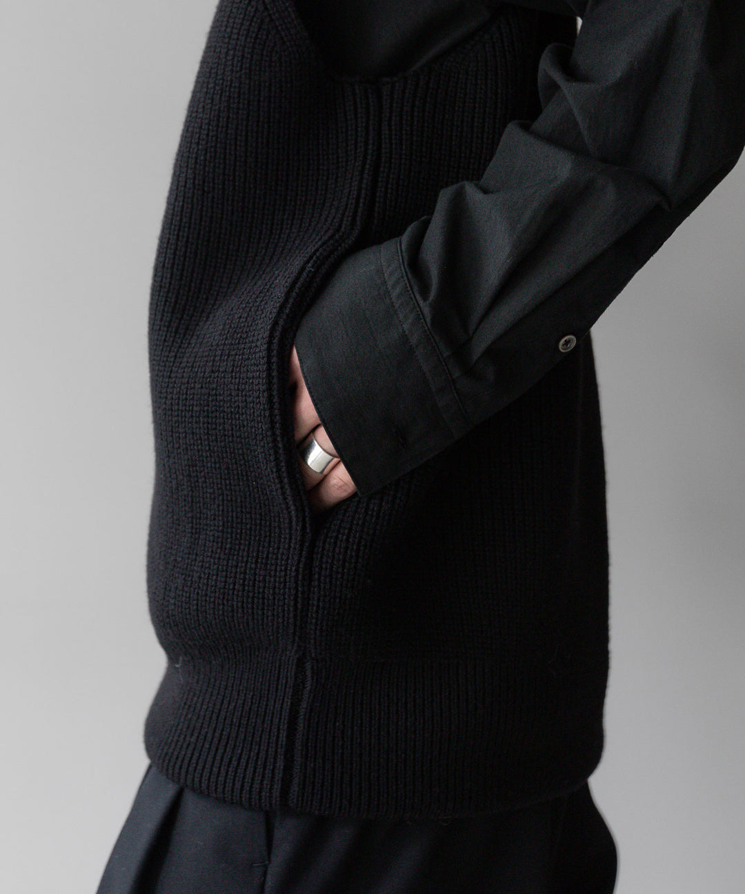 stein(シュタイン)の23AWコレクションOVERSIZED DRIVERS KNIT ZIP VESTのBLACK