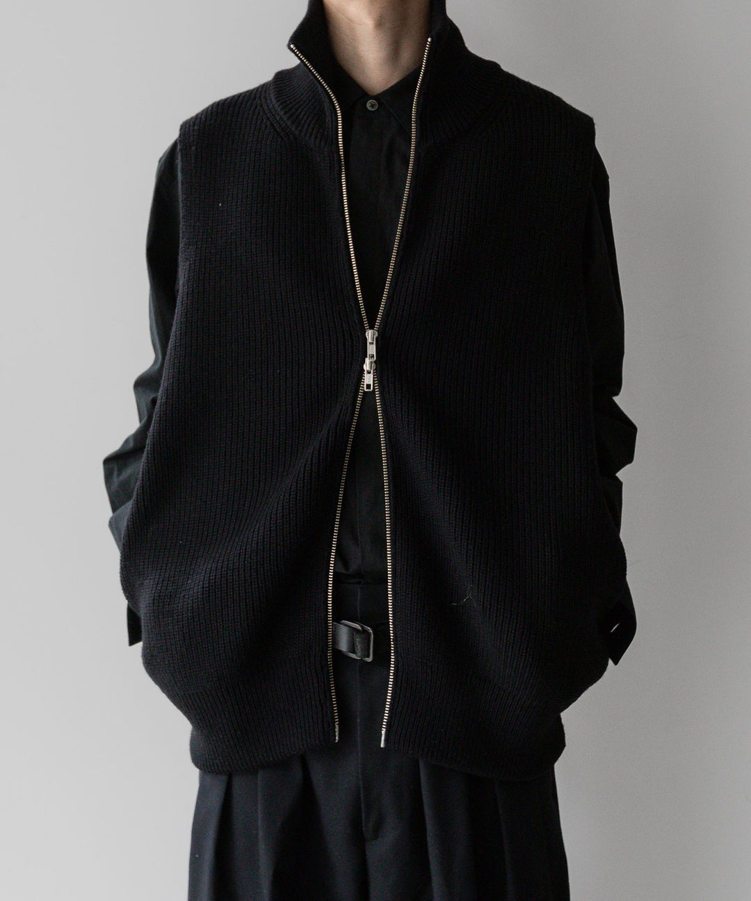 stein(シュタイン)の23AWコレクションOVERSIZED DRIVERS KNIT ZIP VESTのBLACK