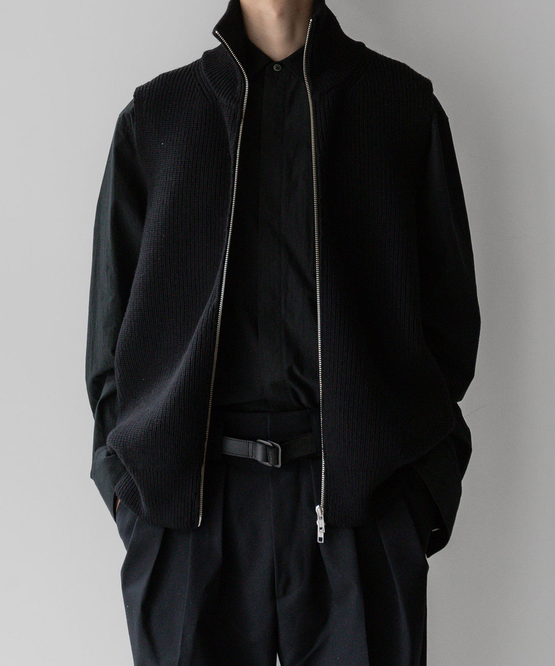stein(シュタイン)の23AWコレクションOVERSIZED DRIVERS KNIT ZIP VESTのBLACK