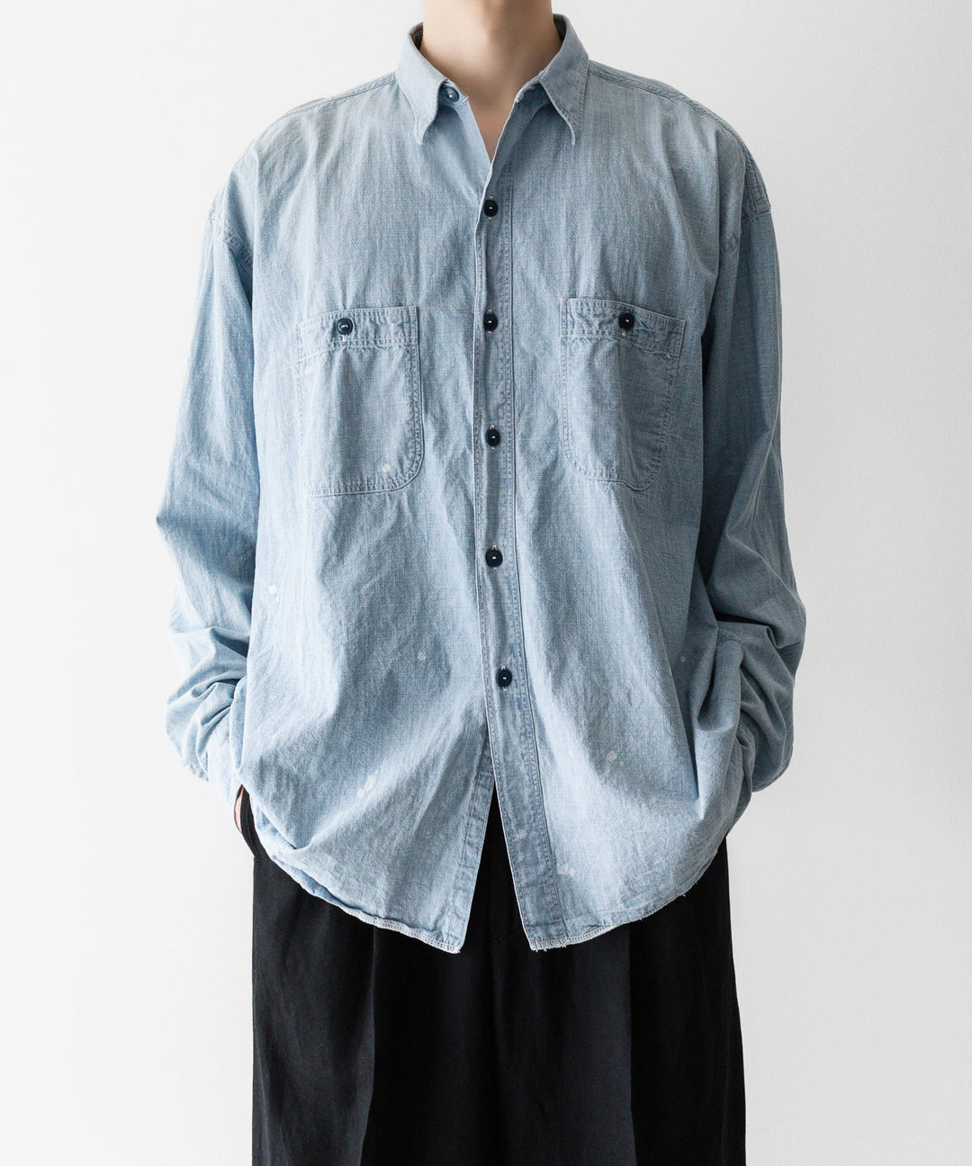 INTÉRIM - インテリムのSPOT BLEACH VINTAGE WASH BLUE SHUTTLE CHAMBRAY HYPER BIG US NAVY WORK SHIRT TYPE2のBLUEの公式通販サイトsession福岡セレクトショップ