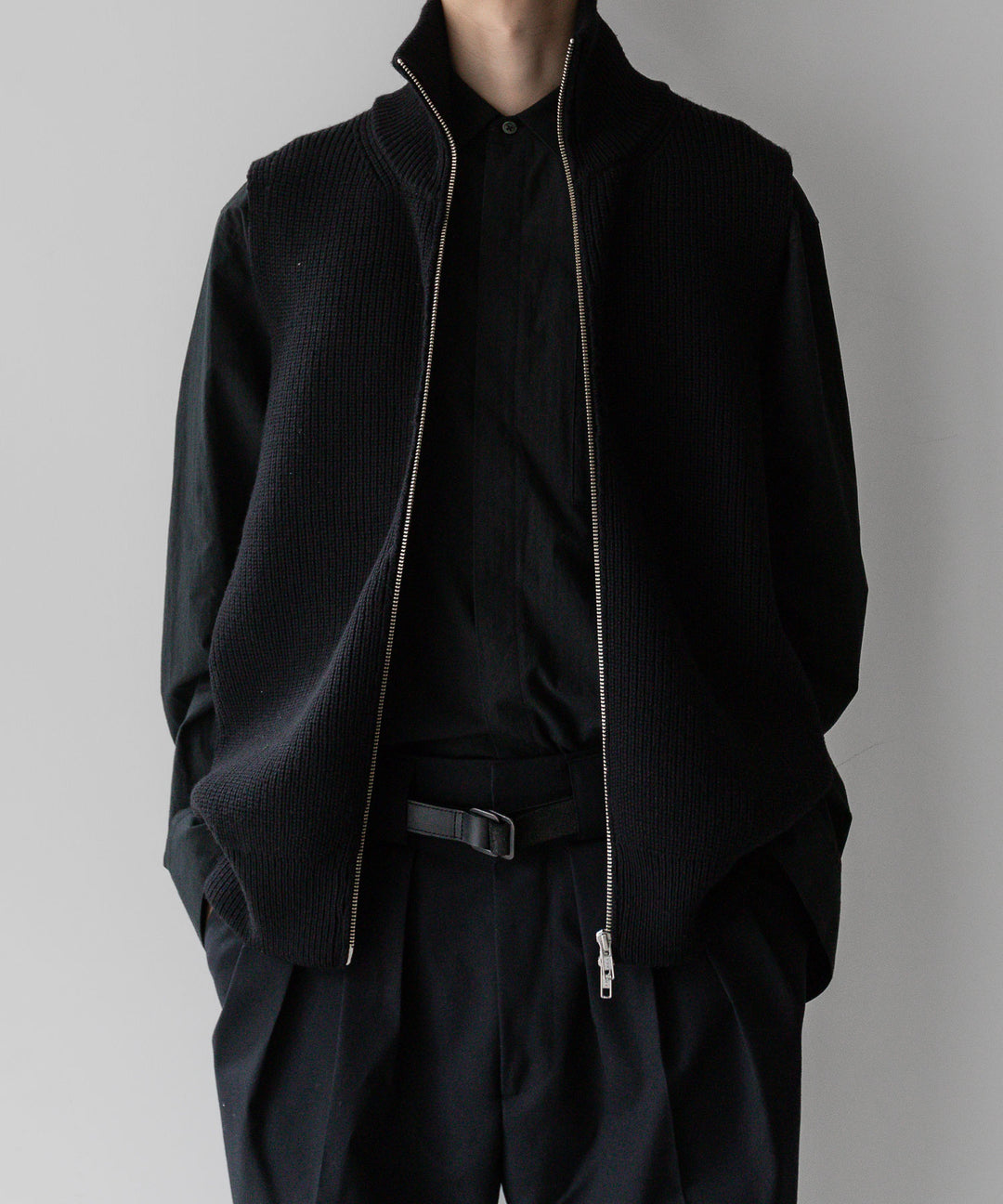 stein(シュタイン)の23AWコレクションOVERSIZED DRIVERS KNIT ZIP VESTのBLACK
