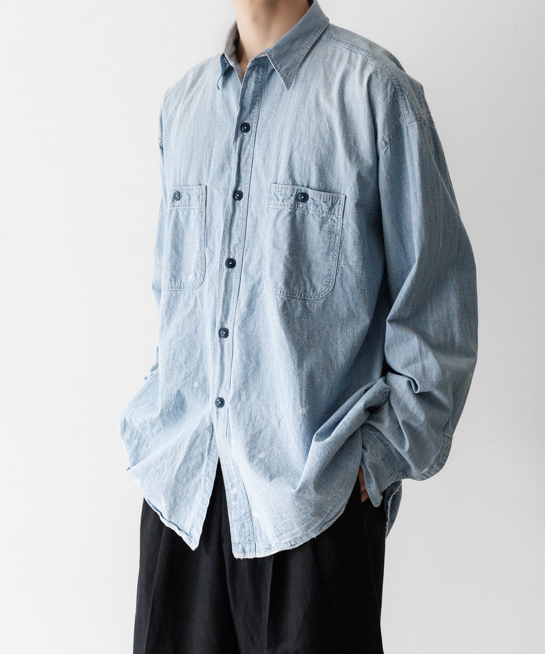 INTÉRIM - インテリムのSPOT BLEACH VINTAGE WASH BLUE SHUTTLE CHAMBRAY HYPER BIG US NAVY WORK SHIRT TYPE2のBLUEの公式通販サイトsession福岡セレクトショップ