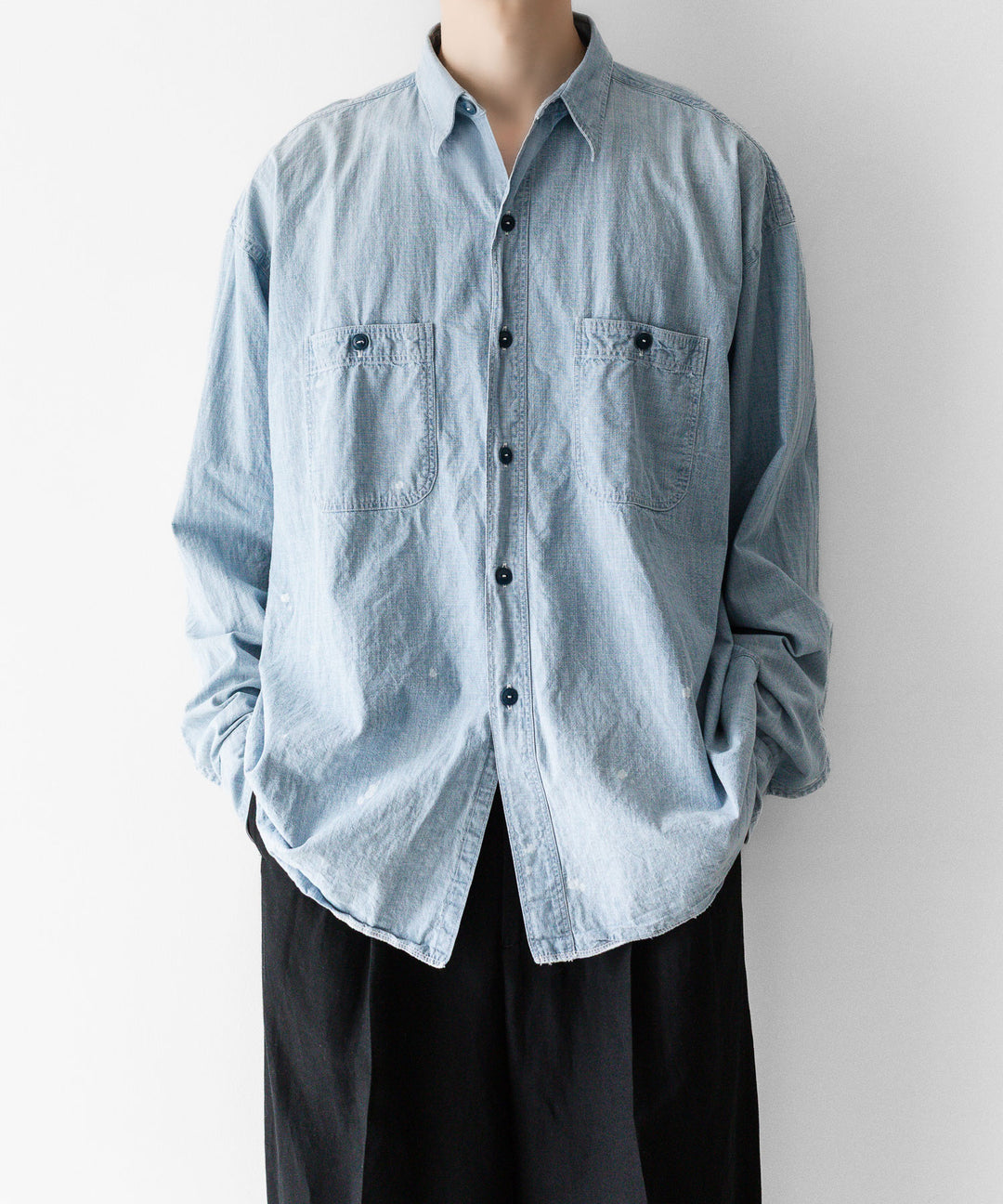 INTÉRIM - インテリムのSPOT BLEACH VINTAGE WASH BLUE SHUTTLE CHAMBRAY HYPER BIG US NAVY WORK SHIRT TYPE2のBLUEの公式通販サイトsession福岡セレクトショップ