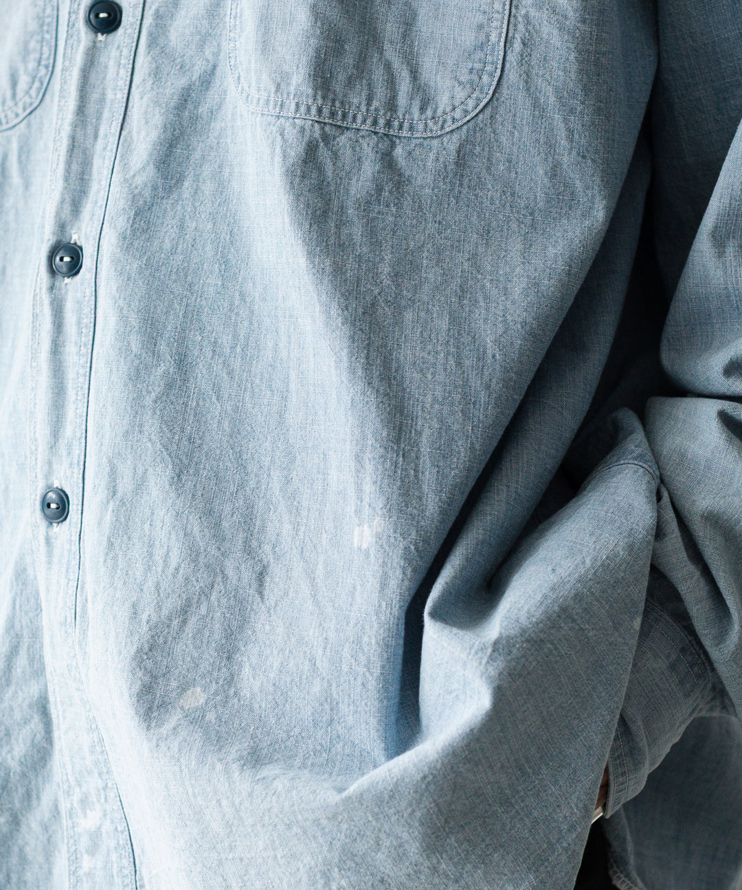 INTÉRIM - インテリムのSPOT BLEACH VINTAGE WASH BLUE SHUTTLE CHAMBRAY HYPER BIG US NAVY WORK SHIRT TYPE2のBLUEの公式通販サイトsession福岡セレクトショップ