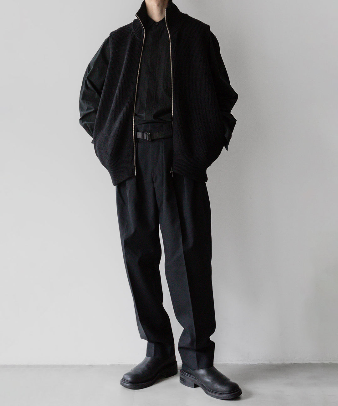 stein(シュタイン)の23AWコレクションOVERSIZED DRIVERS KNIT ZIP VESTのBLACK