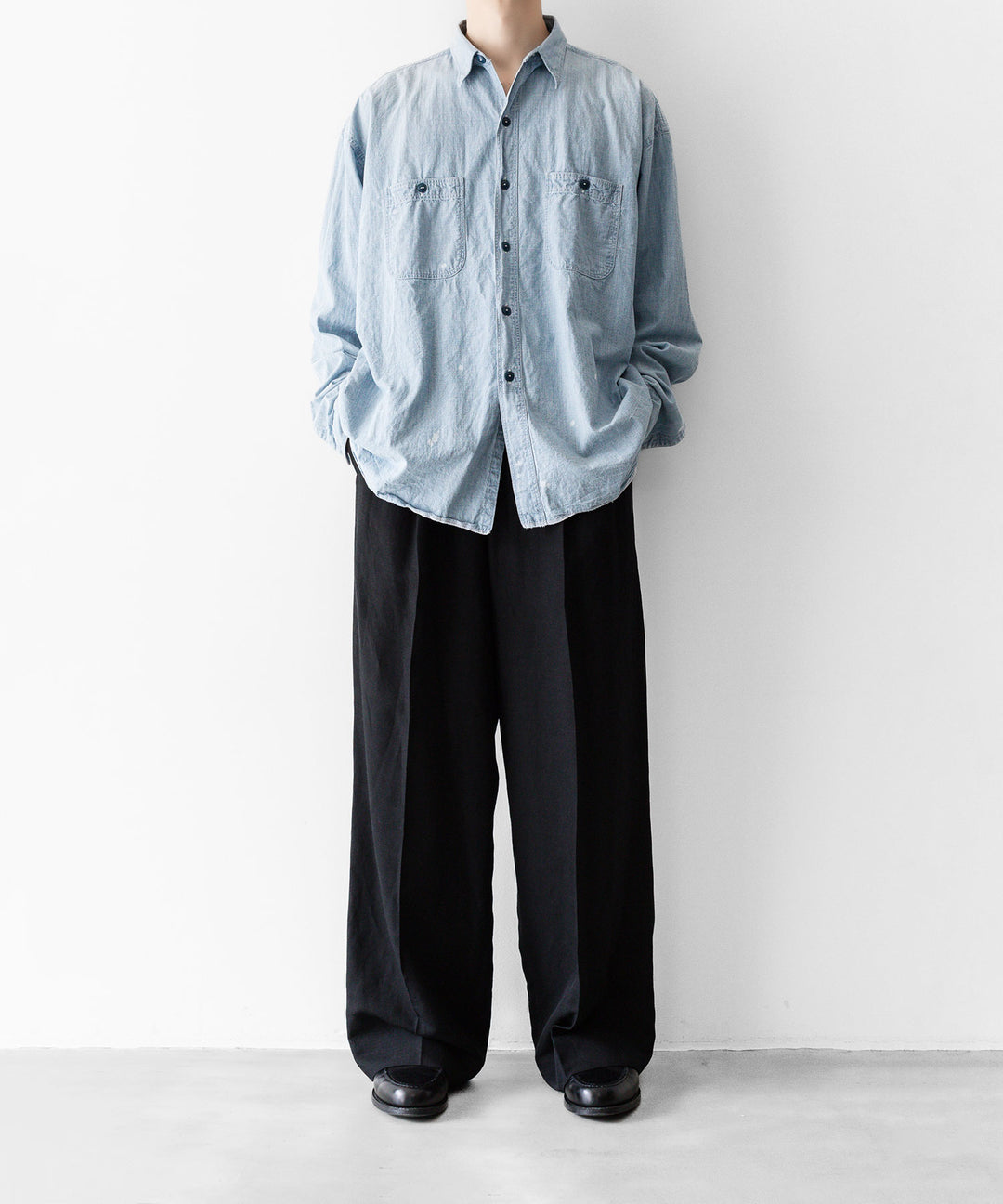 INTÉRIM - インテリムのSPOT BLEACH VINTAGE WASH BLUE SHUTTLE CHAMBRAY HYPER BIG US NAVY WORK SHIRT TYPE2のBLUEの公式通販サイトsession福岡セレクトショップ