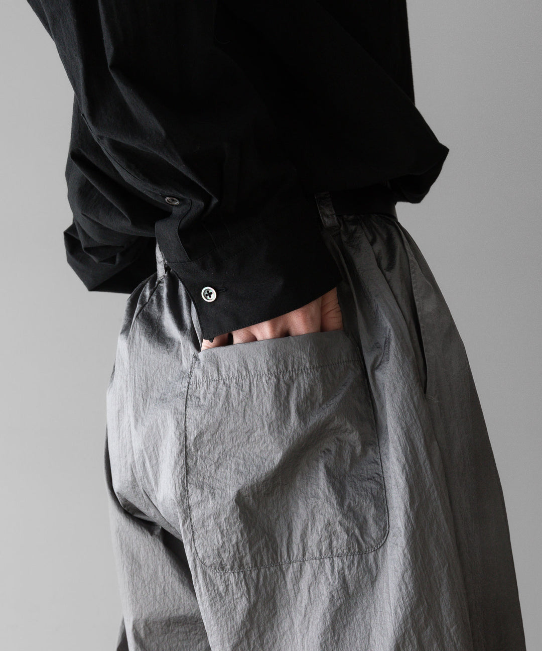 stein(シュタイン)の23AWコレクションWINDBREAKER EASY TROUSERSのSILVER 公式通販サイトsession福岡セレクトショップ