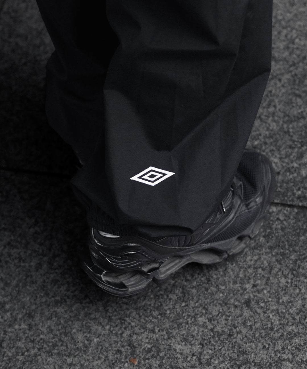 ssstein×UMBRO(シュタイン×アンブロ)のCO/NY POPLIN TRACK TROUSERS - BLACKの公式通販サイトsession福岡セレクトショップ