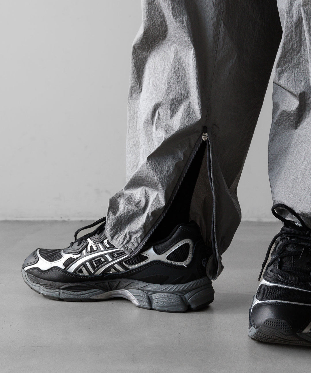 stein(シュタイン)の23AWコレクションWINDBREAKER EASY TROUSERSのSILVER 公式通販サイトsession福岡セレクトショップ