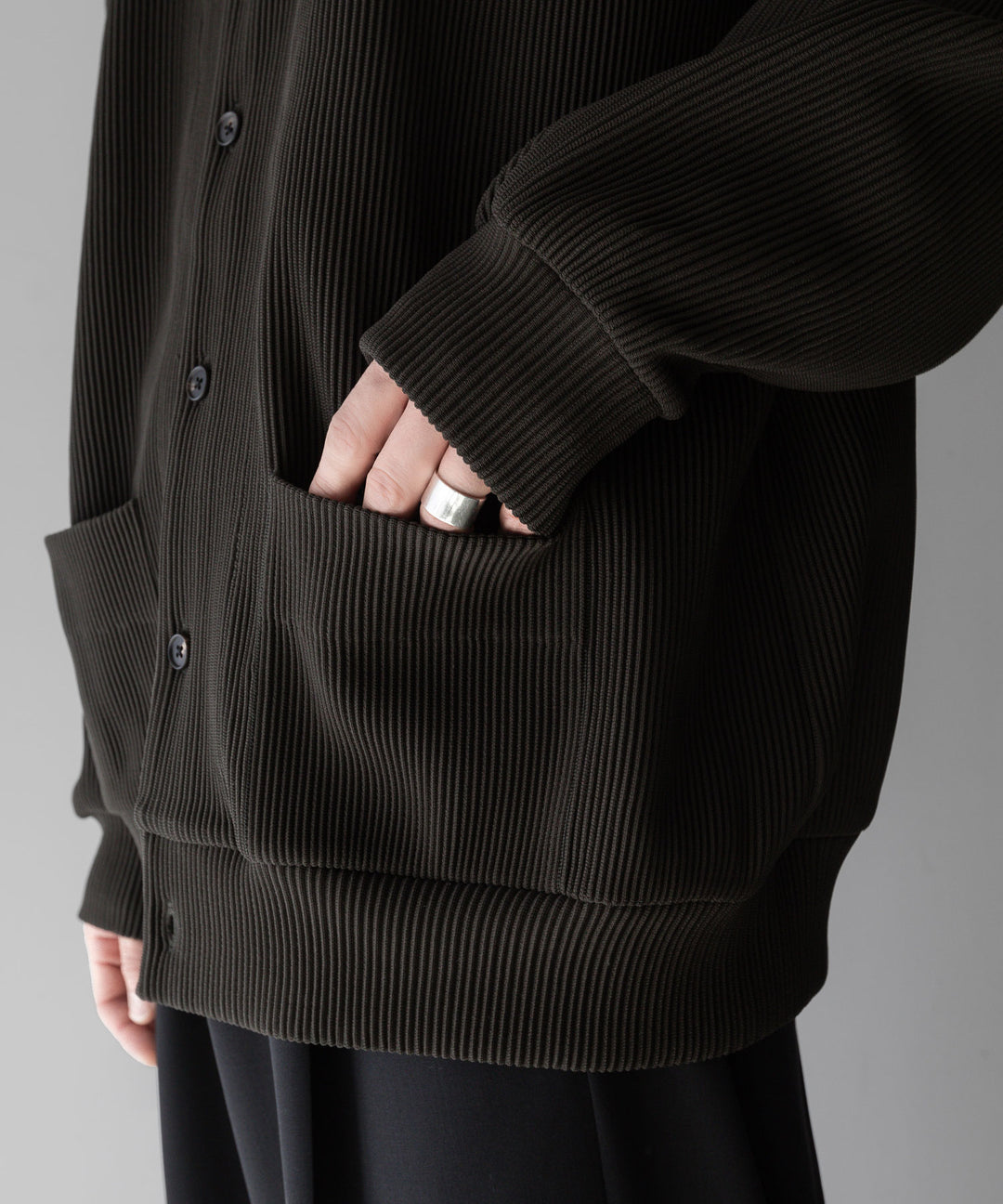 【stein】ssstein シュタインのGRADATION PLEATS CARDIGANのMILITARY KHAKI　 公式通販サイトsession福岡セレクトショップ