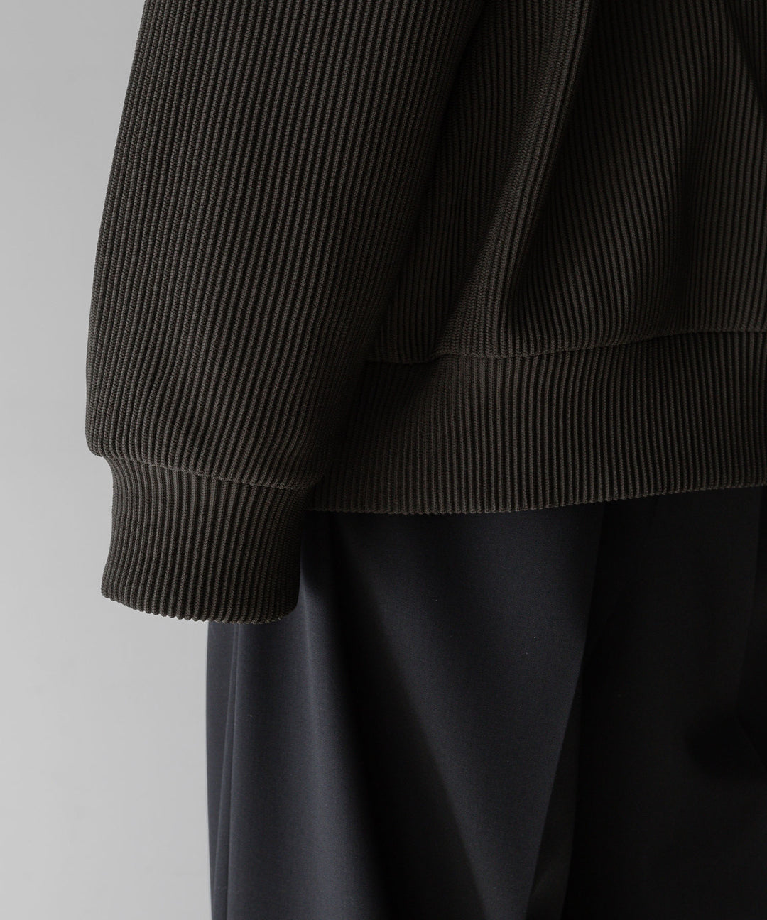 【stein】ssstein シュタインのGRADATION PLEATS CARDIGANのMILITARY KHAKI　 公式通販サイトsession福岡セレクトショップ