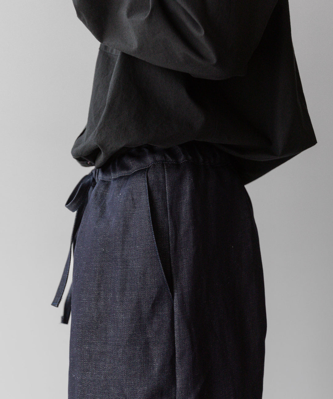 INTÉRIM - インテリムのLINEN DENIM TAPERED EASY PANTS - NAVY公式通販サイトsession福岡セレクトショップ