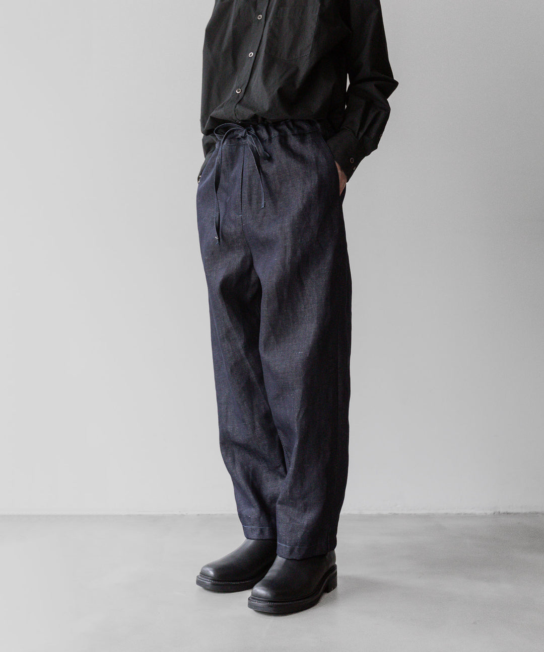 INTÉRIM - インテリムのLINEN DENIM TAPERED EASY PANTS - NAVY公式通販サイトsession福岡セレクトショップ