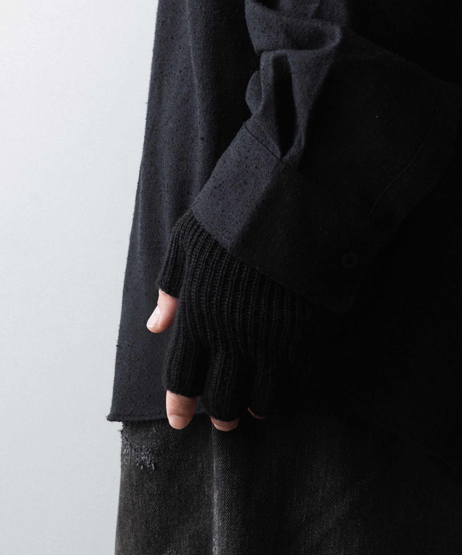 INTÉRIM インテリムのWOOL SILK CASHMERE DEAD STOCK YARN FINGERLESS GLOVESのBLACK 公式通販サイトsession福岡セレクトショップ