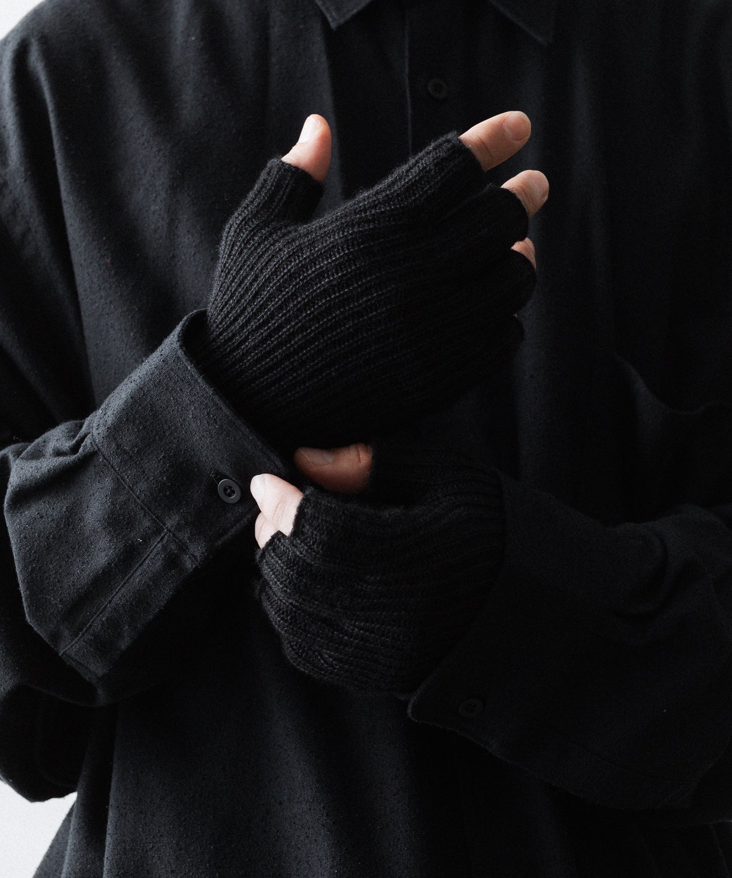 INTÉRIM インテリムのWOOL SILK CASHMERE DEAD STOCK YARN FINGERLESS GLOVESのBLACK 公式通販サイトsession福岡セレクトショップ