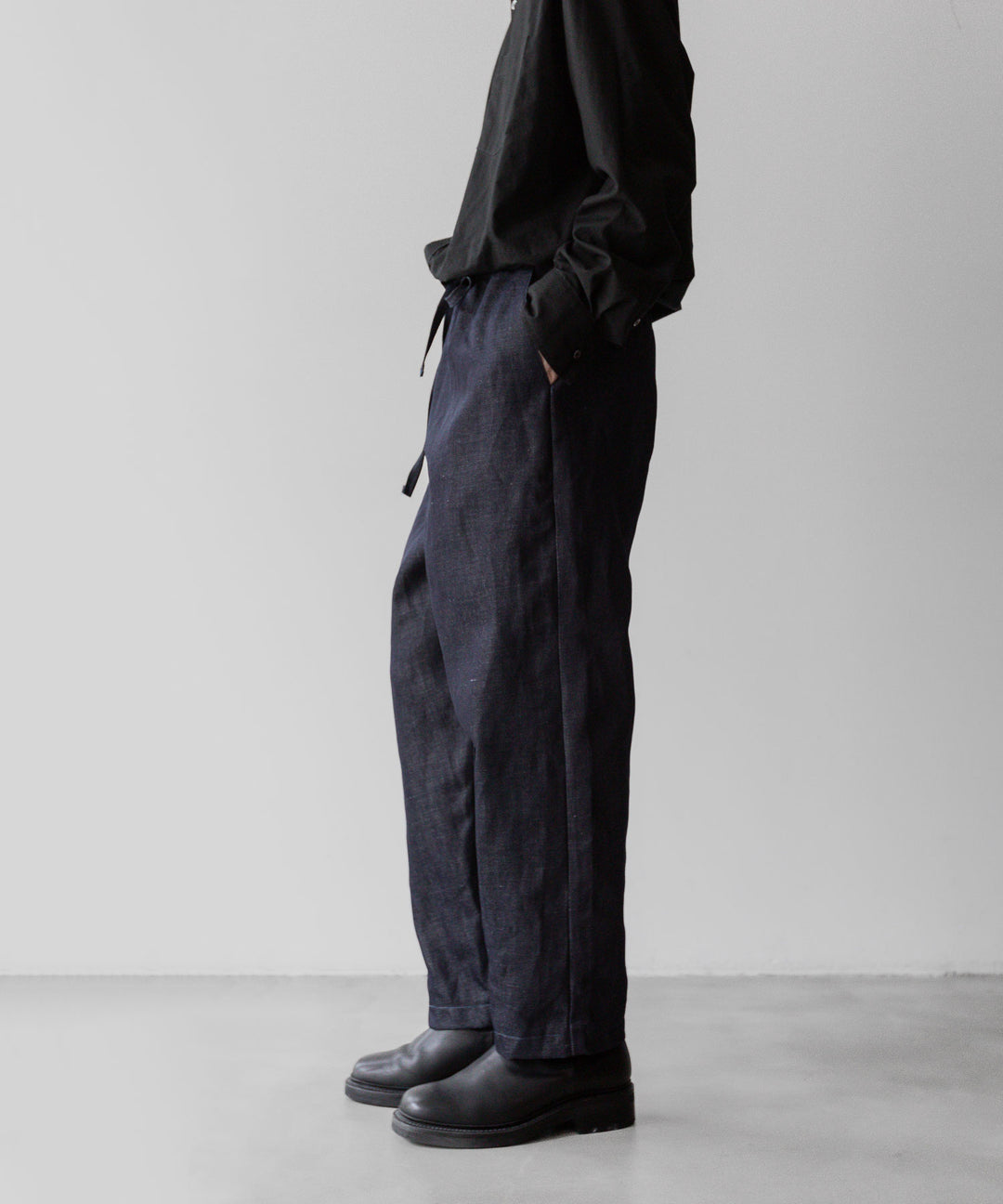 INTÉRIM - インテリムのLINEN DENIM TAPERED EASY PANTS - NAVY公式通販サイトsession福岡セレクトショップ