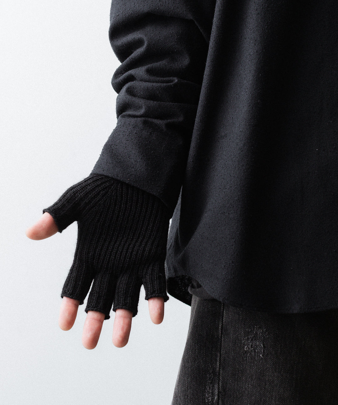 INTÉRIM インテリムのWOOL SILK CASHMERE DEAD STOCK YARN FINGERLESS GLOVESのBLACK 公式通販サイトsession福岡セレクトショップ