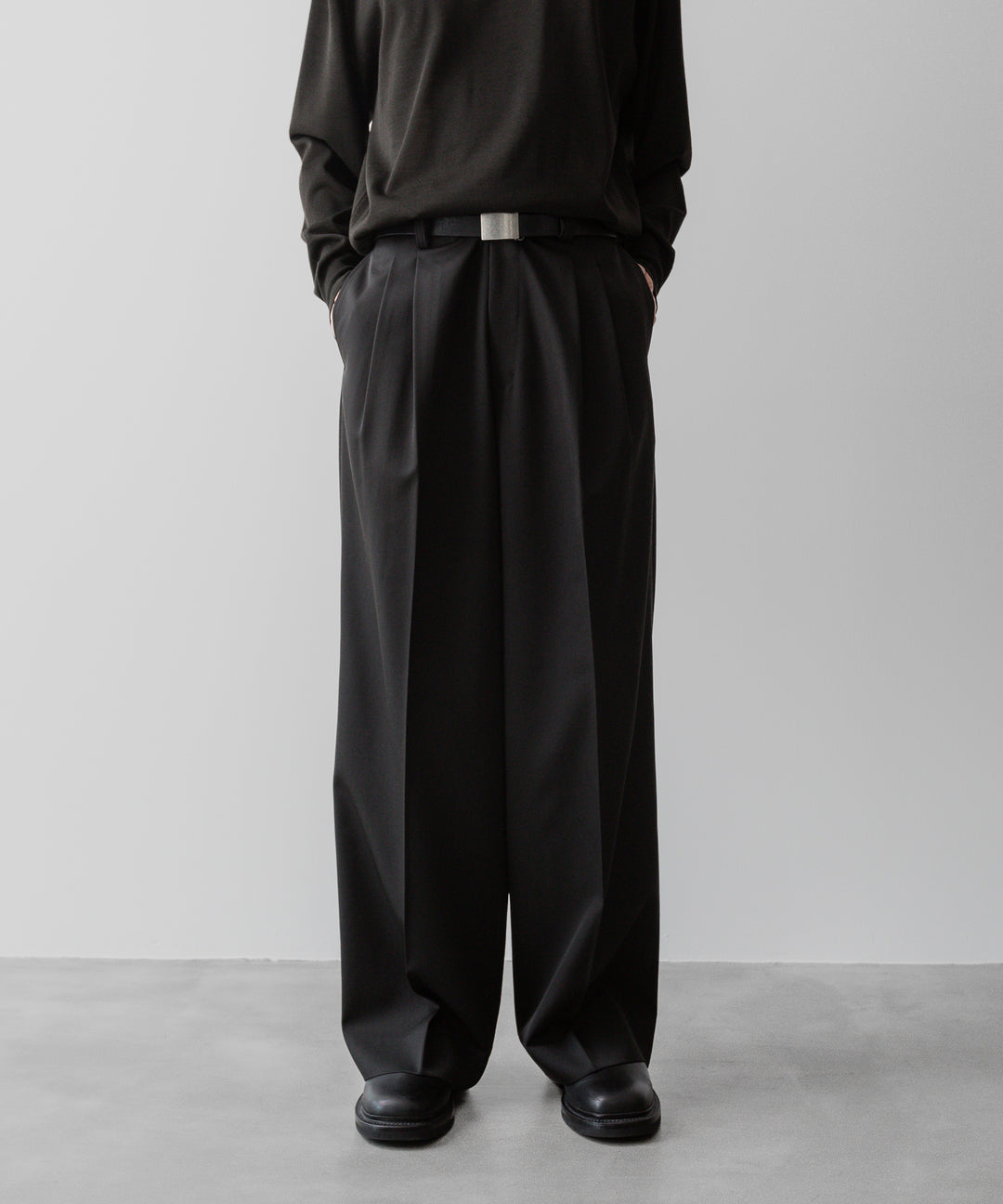 ssstein(シュタイン)の24AWコレクション LONG WIDE TROUSERS (2/90 WOOL GABARDINE) - DARK CHARCOAL 公式通販サイトsession福岡セレクトショップ