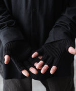 画像をギャラリービューアに読み込む, INTÉRIM インテリムのWOOL SILK CASHMERE DEAD STOCK YARN FINGERLESS GLOVESのBLACK 公式通販サイトsession福岡セレクトショップ
