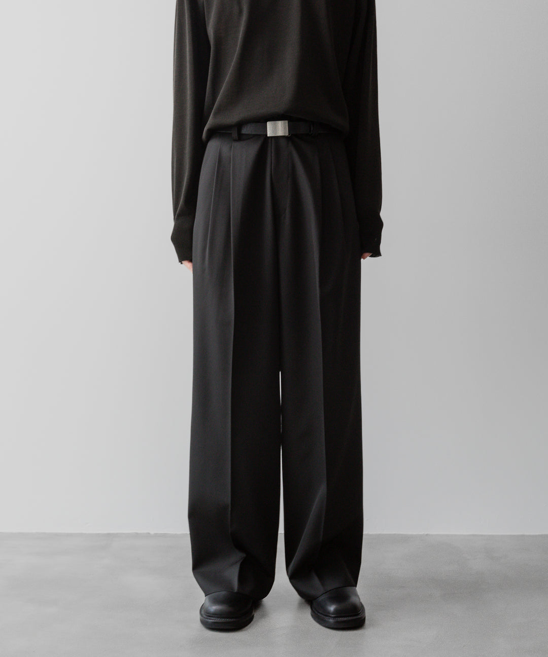 ssstein(シュタイン)の24AWコレクション LONG WIDE TROUSERS (2/90 WOOL GABARDINE) - DARK CHARCOAL 公式通販サイトsession福岡セレクトショップ