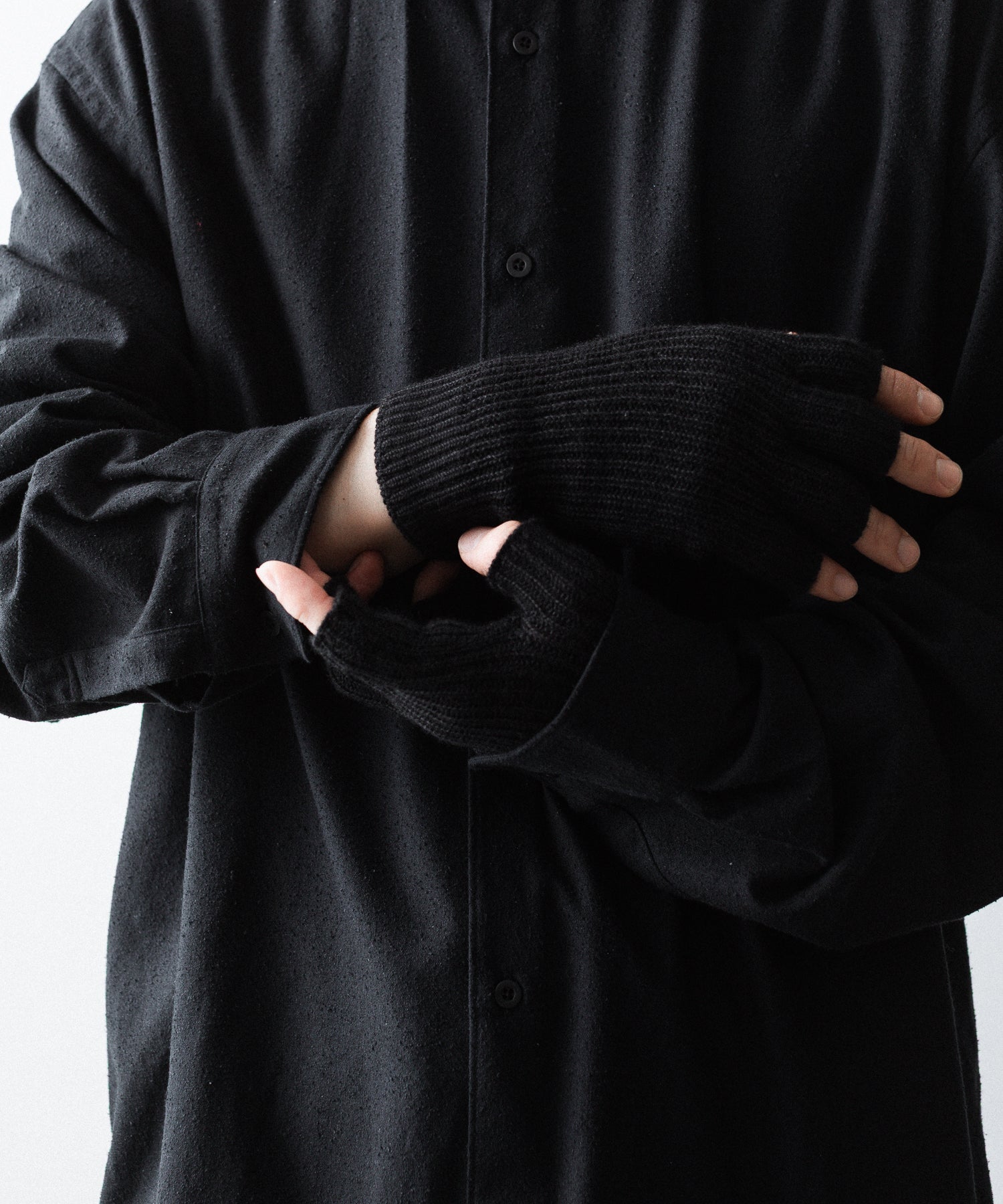 INTÉRIM インテリムのWOOL SILK CASHMERE DEAD STOCK YARN FINGERLESS GLOVESのBLACK 公式通販サイトsession福岡セレクトショップ