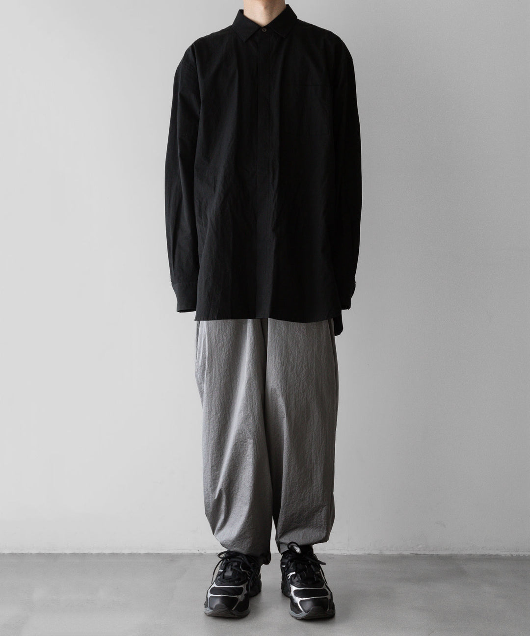 stein(シュタイン)の23AWコレクションWINDBREAKER EASY TROUSERSのSILVER 公式通販サイトsession福岡セレクトショップ