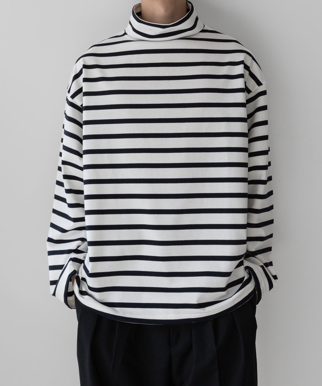 【INTÉRIM】HYPER BIG SUVIN GIZA BASQUE HIGH NECK BORDER SHIRT - WHITE × NAVY