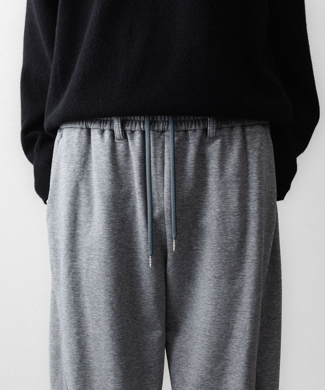 【KANEMASA PHIL.】36G HEATHER DRAPING PANTS - CHARCOAL DYE