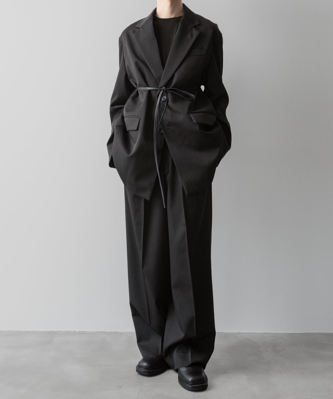 ssstein(シュタイン)の24AWコレクション LONG WIDE TROUSERS (2/90 WOOL GABARDINE) - DARK CHARCOAL 公式通販サイトsession福岡セレクトショップ