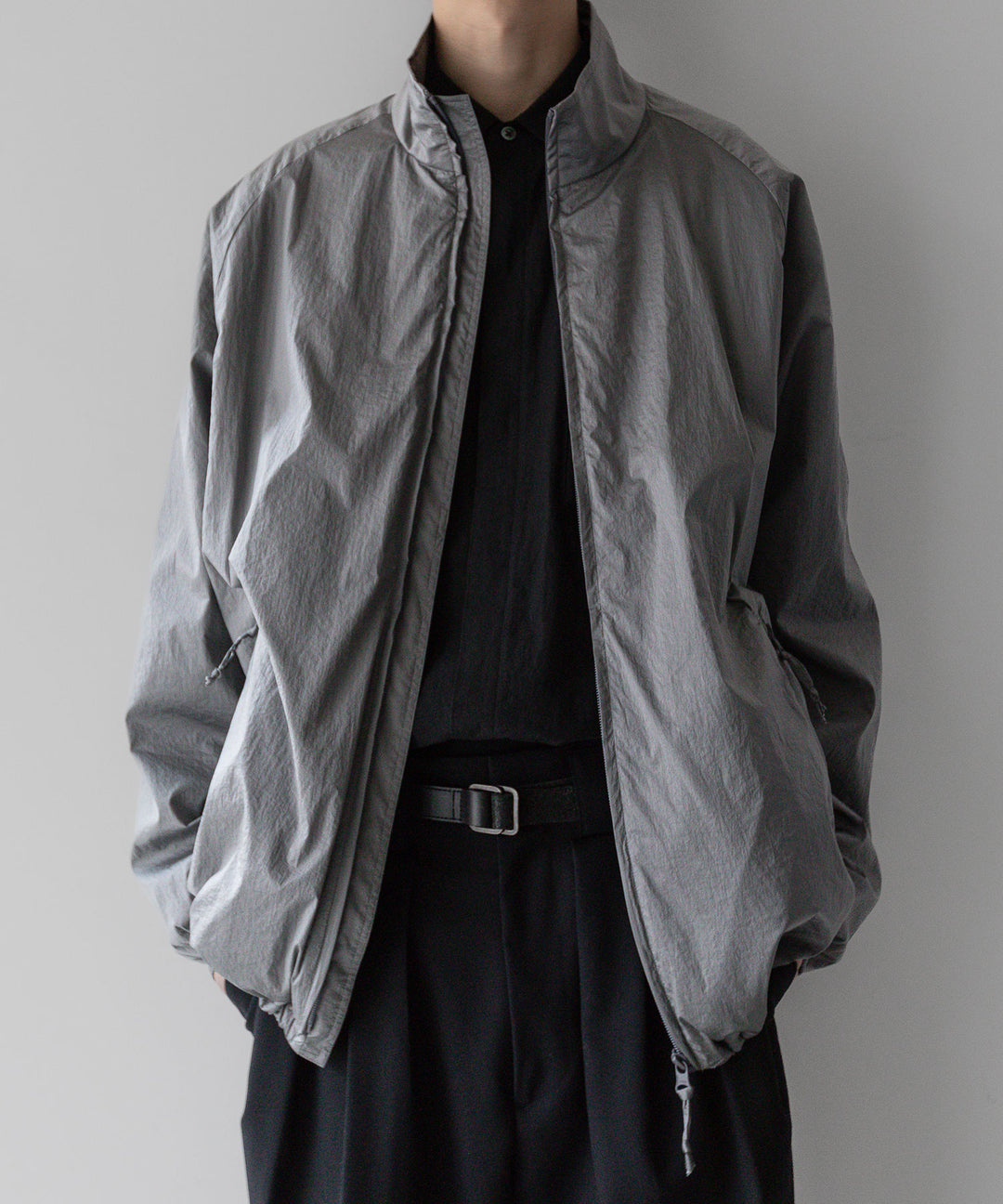 stein(シュタイン)の23AWコレクションWINDBREAKER STAND COLLAR JACKETのSILVER 公式通販サイトsession福岡セレクトショップ