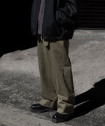画像をギャラリービューアに読み込む, 【INTÉRIM】   HEAVY PIMA TWILL  BELTED MIL BAGGY TROUSER - ARMY GREEN
