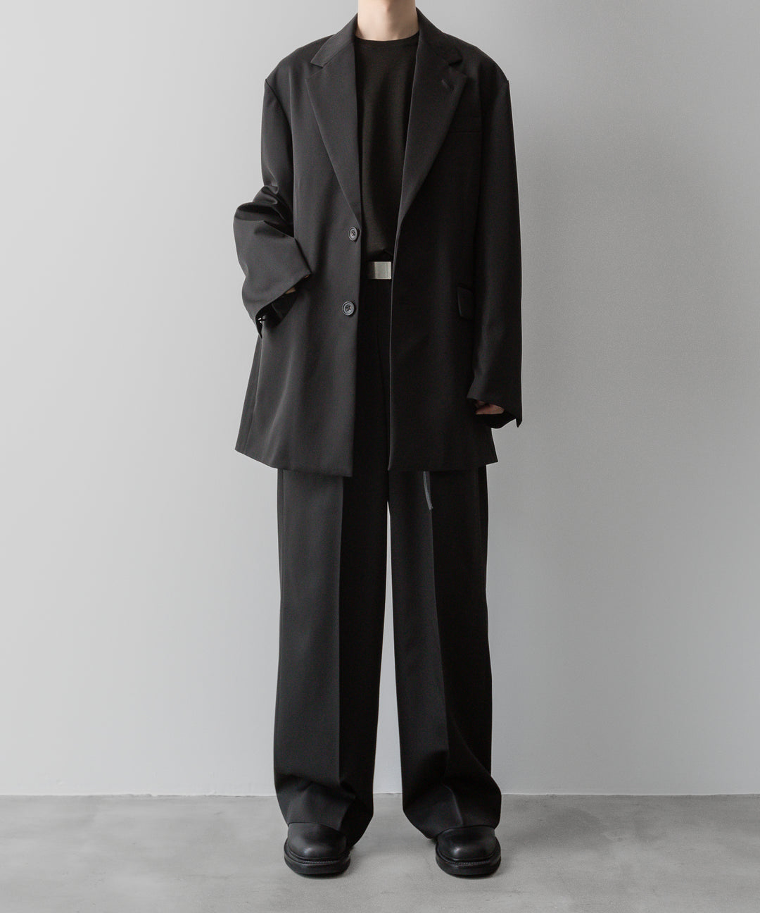 ssstein(シュタイン)の24AWコレクション LONG WIDE TROUSERS (2/90 WOOL GABARDINE) - DARK CHARCOAL 公式通販サイトsession福岡セレクトショップ