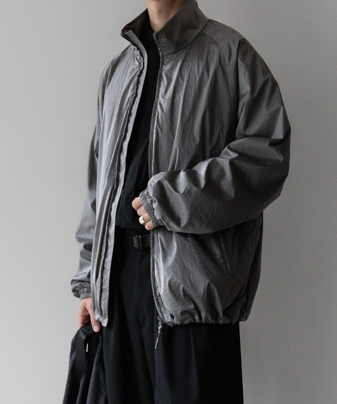 stein(シュタイン)の23AWコレクションWINDBREAKER STAND COLLAR JACKETのSILVER 公式通販サイトsession福岡セレクトショップ