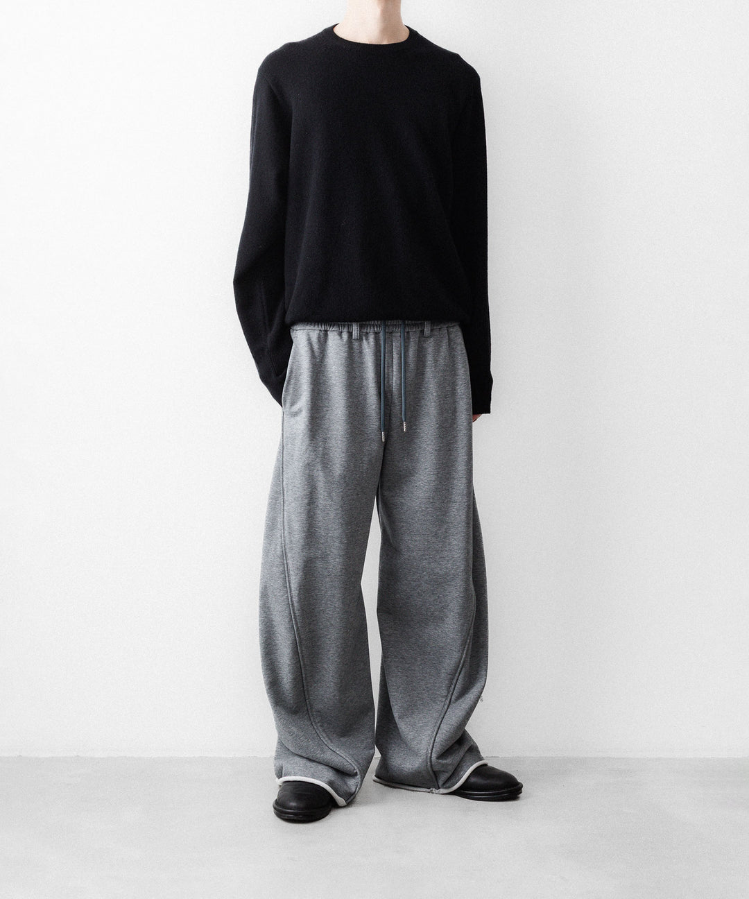 【KANEMASA PHIL.】36G HEATHER DRAPING PANTS - CHARCOAL DYE