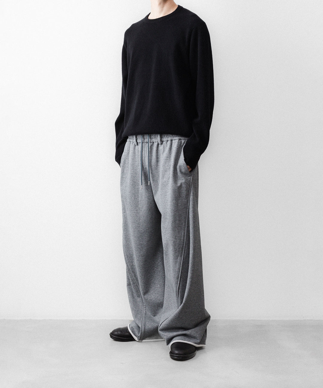 【KANEMASA PHIL.】36G HEATHER DRAPING PANTS - CHARCOAL DYE