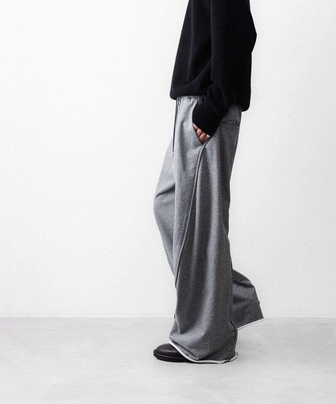 【KANEMASA PHIL.】36G HEATHER DRAPING PANTS - CHARCOAL DYE