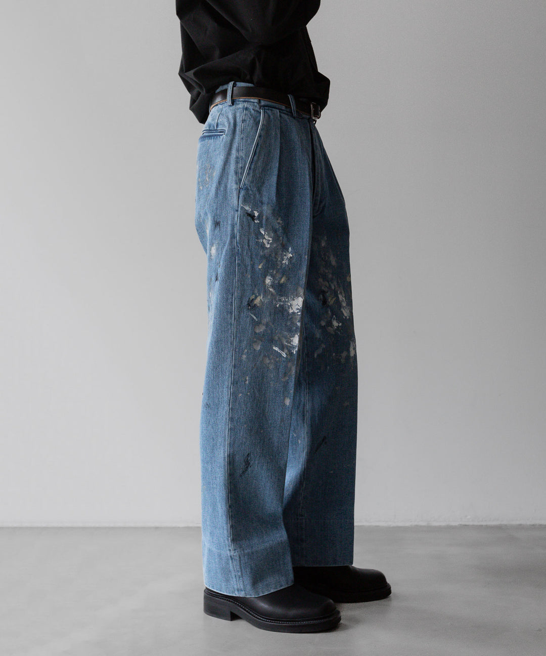 INTÉRIM - インテリムのMILK PAINT USED DENIM 2-TUCK STRAIGHT SLACKS - PU.NAVY公式通販サイトsession福岡セレクトショップ