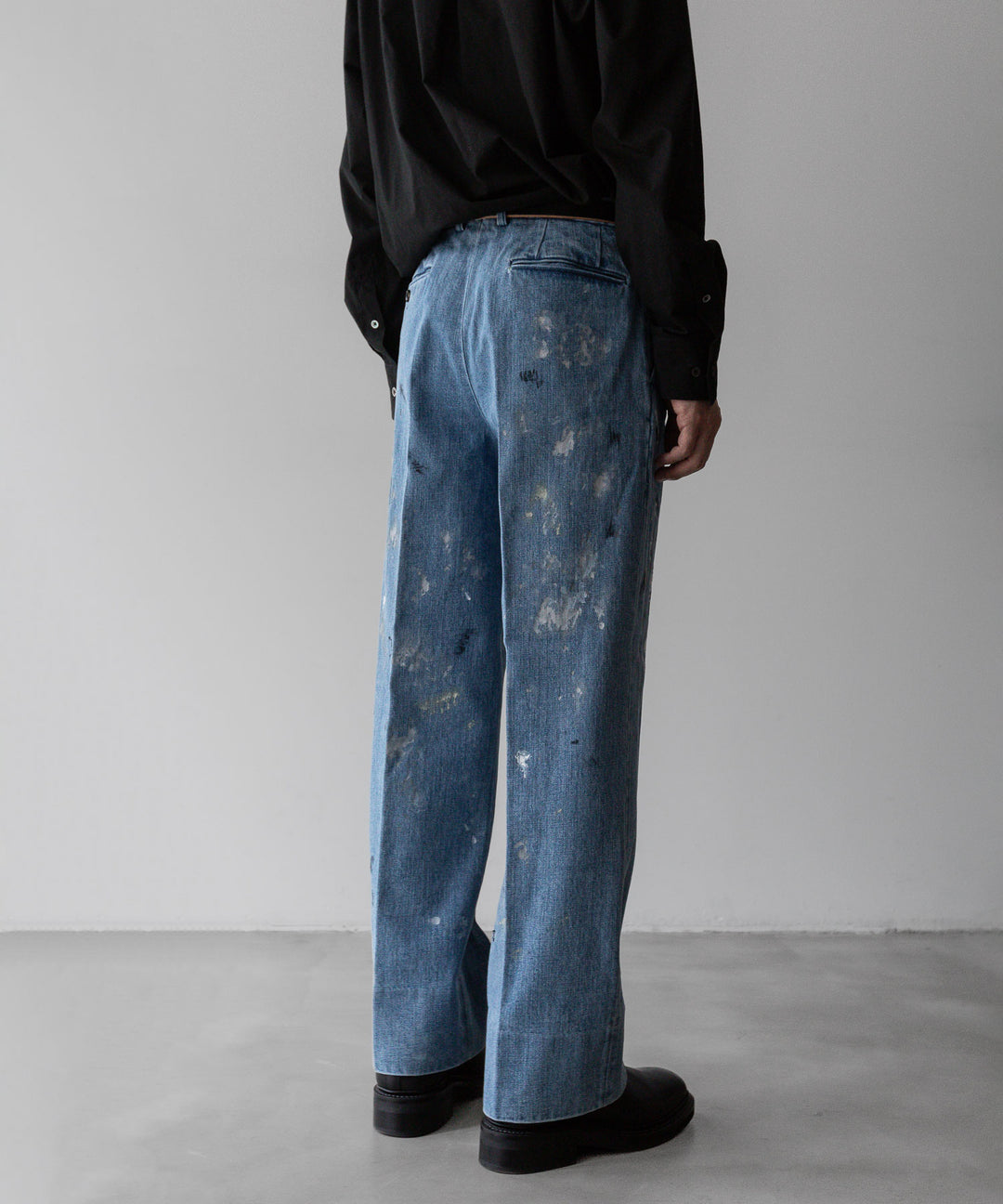 INTÉRIM - インテリムのMILK PAINT USED DENIM 2-TUCK STRAIGHT SLACKS - PU.NAVY公式通販サイトsession福岡セレクトショップ