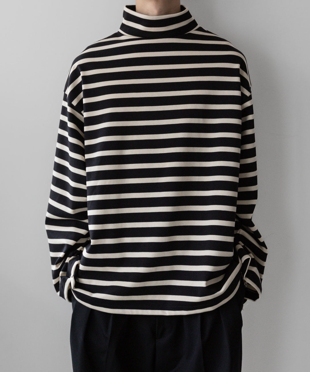 【INTÉRIM】インテリムのHYPER BIG SUVIN GIZA BASQUE HIGH NECK BORDER SHIRT - BLACK × OFF sessionセッション福岡セレクトショップ 公式通販サイト