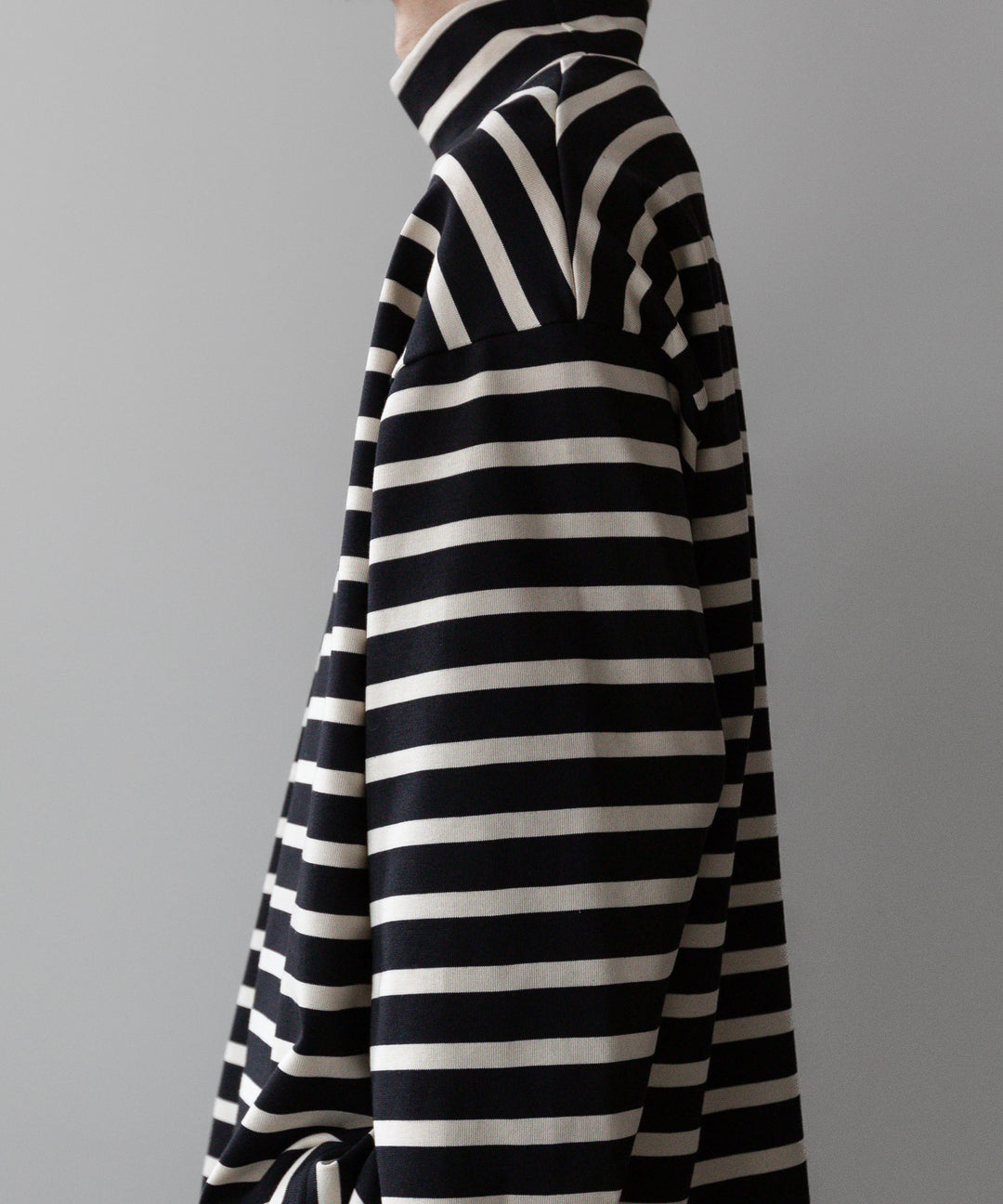 【INTÉRIM】インテリムのHYPER BIG SUVIN GIZA BASQUE HIGH NECK BORDER SHIRT - BLACK × OFF sessionセッション福岡セレクトショップ 公式通販サイト