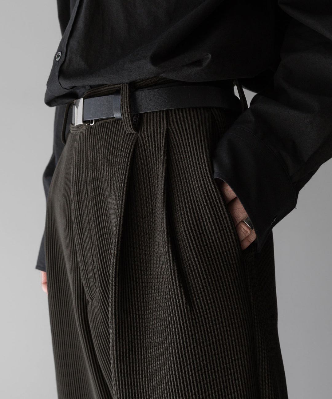 【stein】ssstein シュタインのGRADATION PLEATS WIDE TROUSERSのMILITARY KHAKI　 公式通販サイトsession福岡セレクトショップ