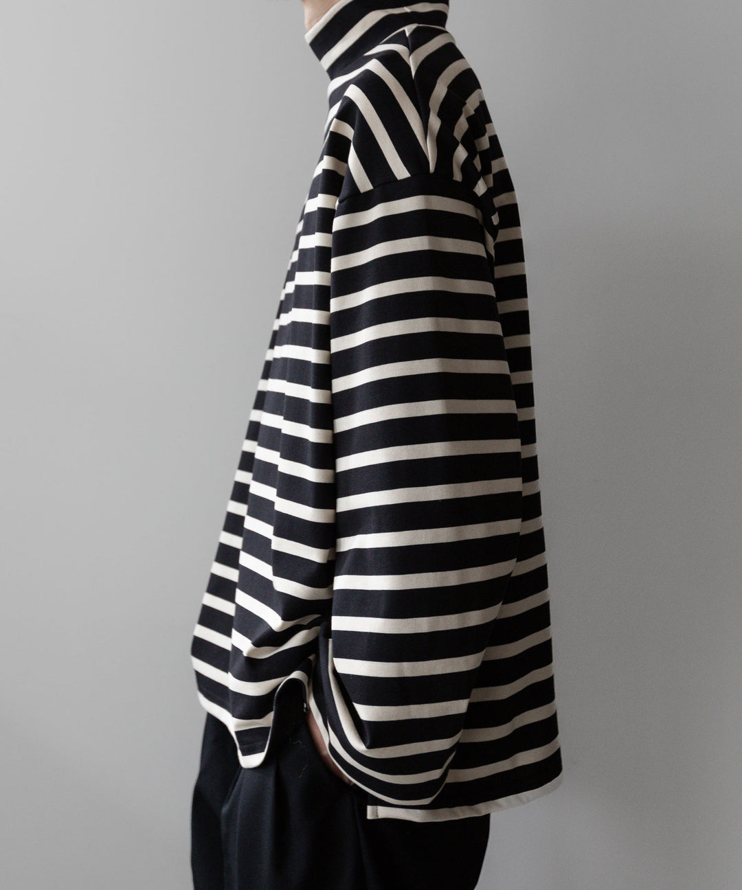 【INTÉRIM】インテリムのHYPER BIG SUVIN GIZA BASQUE HIGH NECK BORDER SHIRT - BLACK × OFF sessionセッション福岡セレクトショップ 公式通販サイト
