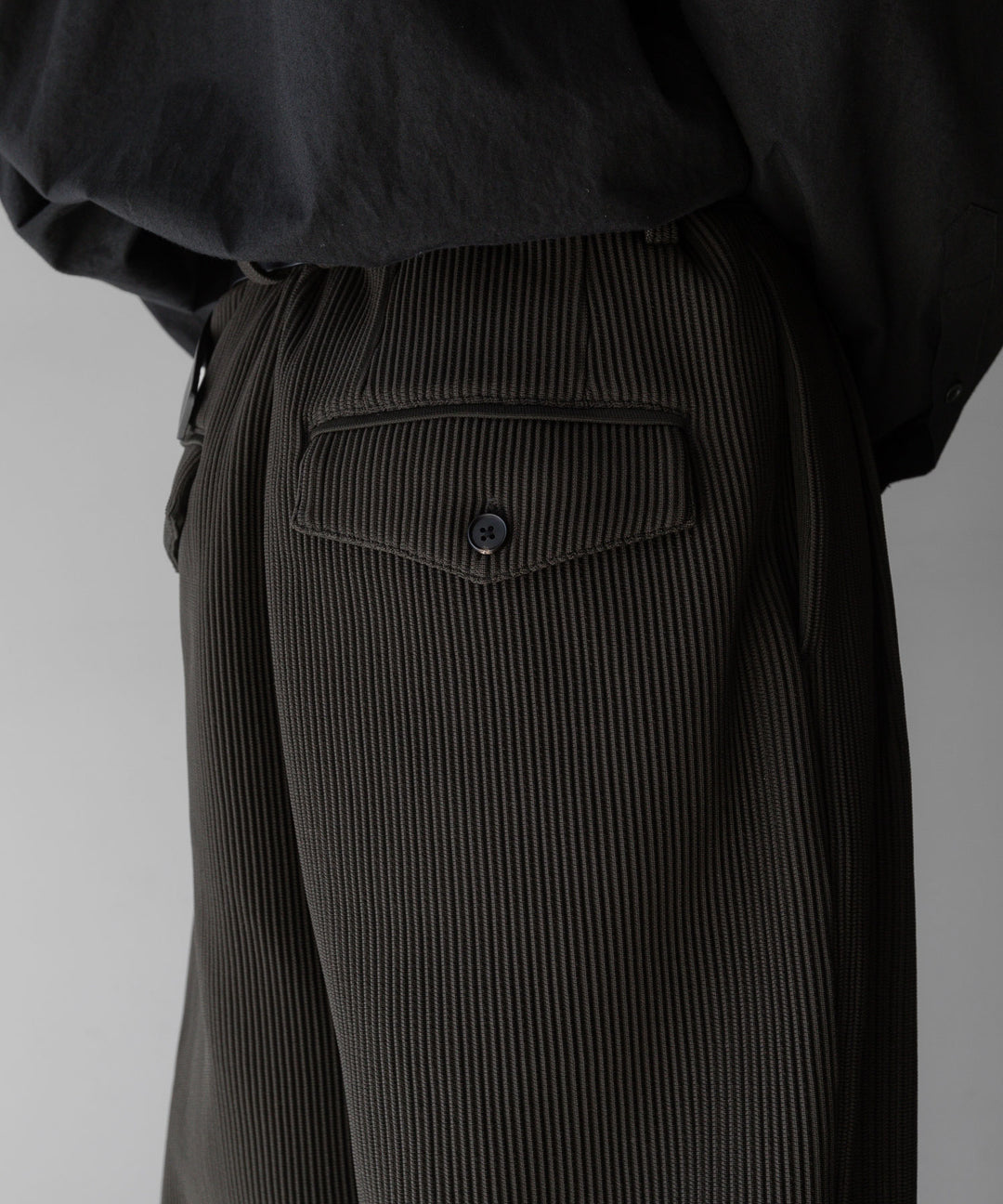【stein】ssstein シュタインのGRADATION PLEATS WIDE TROUSERSのMILITARY KHAKI　 公式通販サイトsession福岡セレクトショップ
