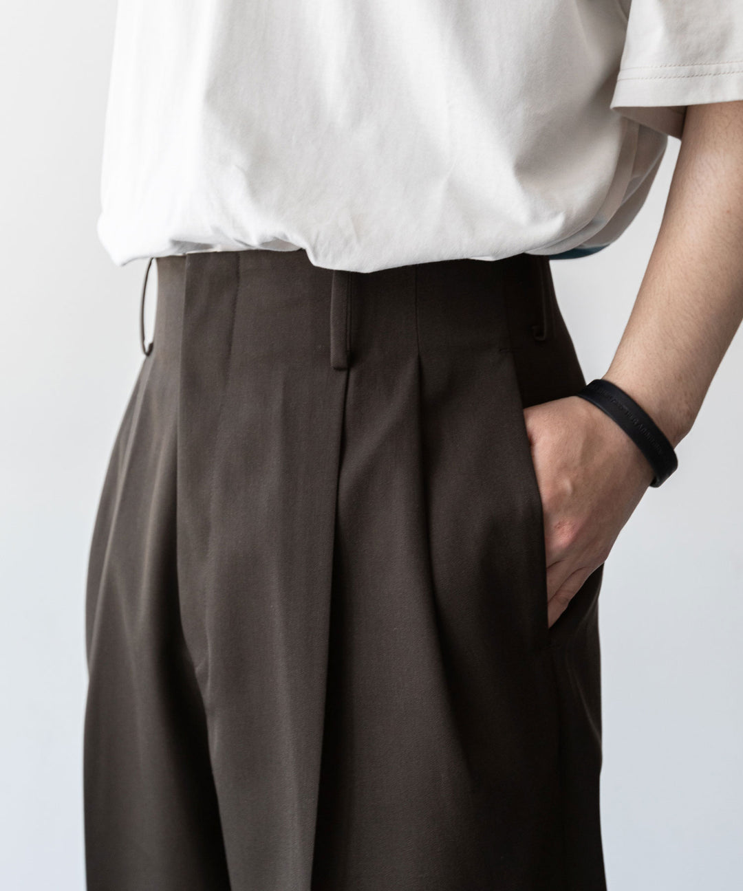 【stein】BELTLESS WIDE TROUSERS - MILITARY KHAKI