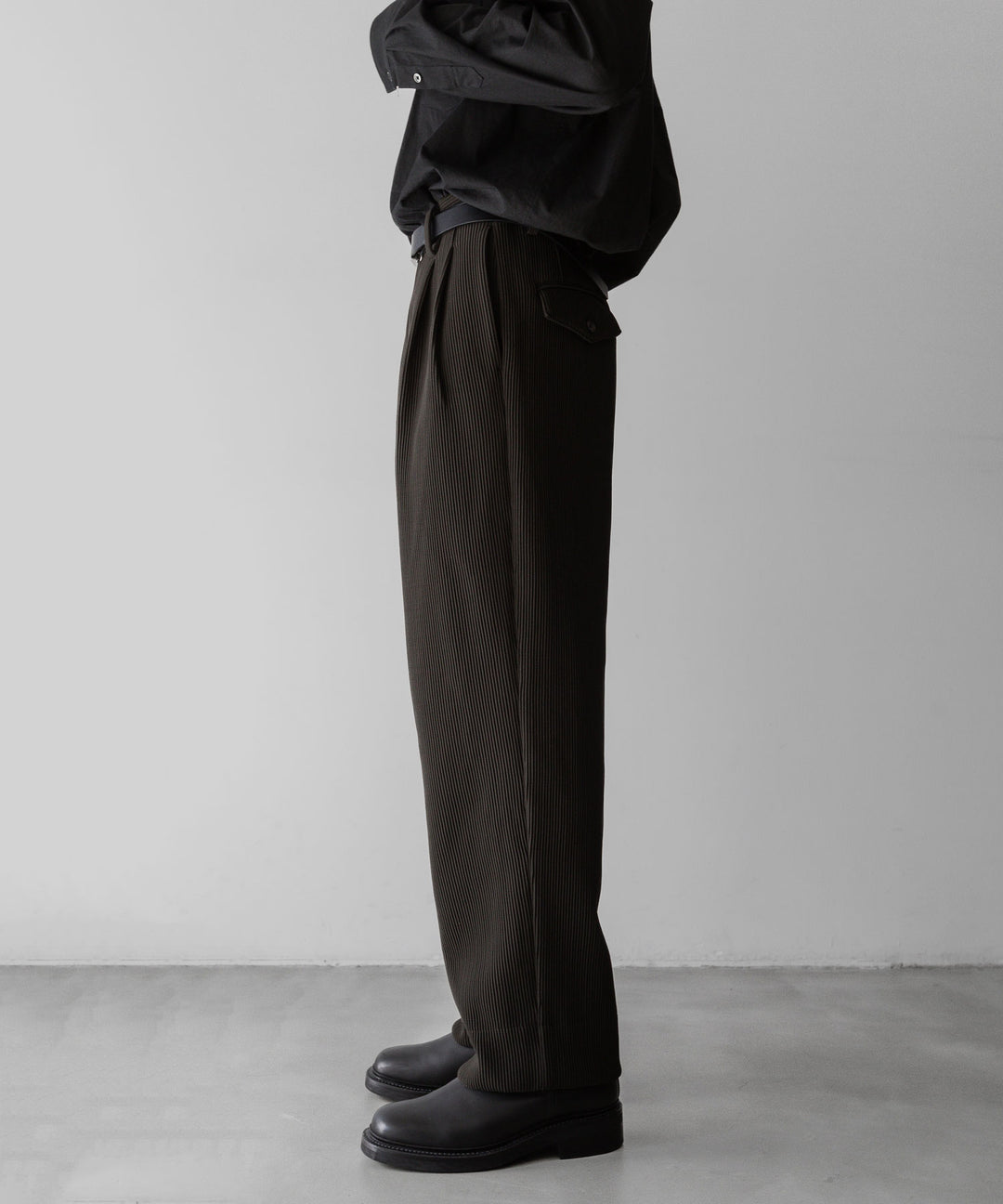 【stein】ssstein シュタインのGRADATION PLEATS WIDE TROUSERSのMILITARY KHAKI　 公式通販サイトsession福岡セレクトショップ