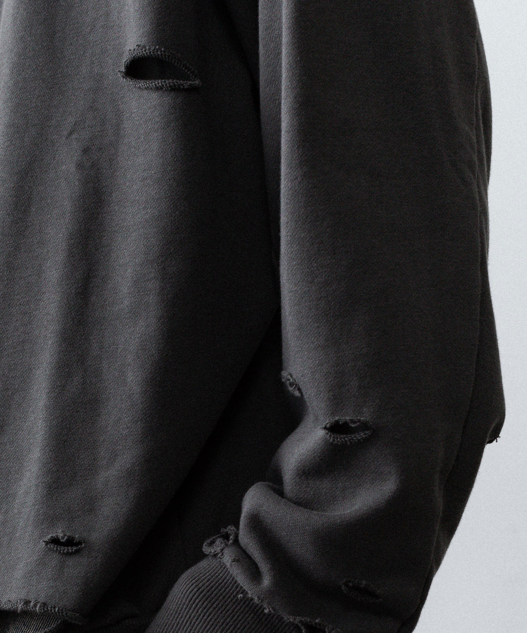 【CODA】DARK GREY WASHED DESTROYED SWEATSHIRT - GREY WASH