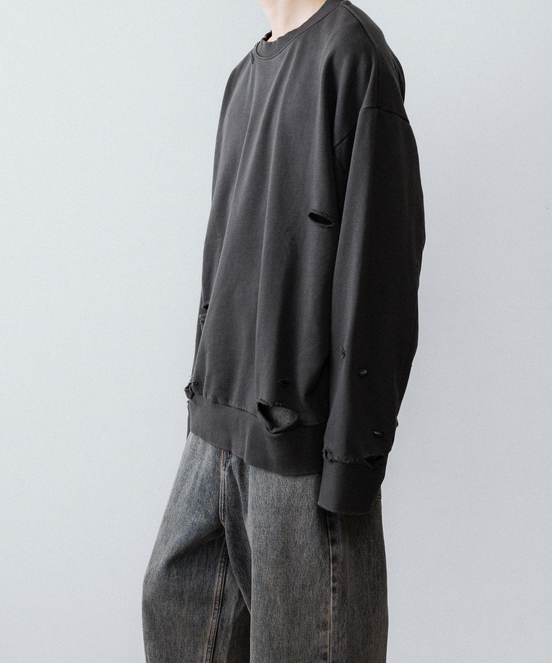【CODA】DARK GREY WASHED DESTROYED SWEATSHIRT - GREY WASH