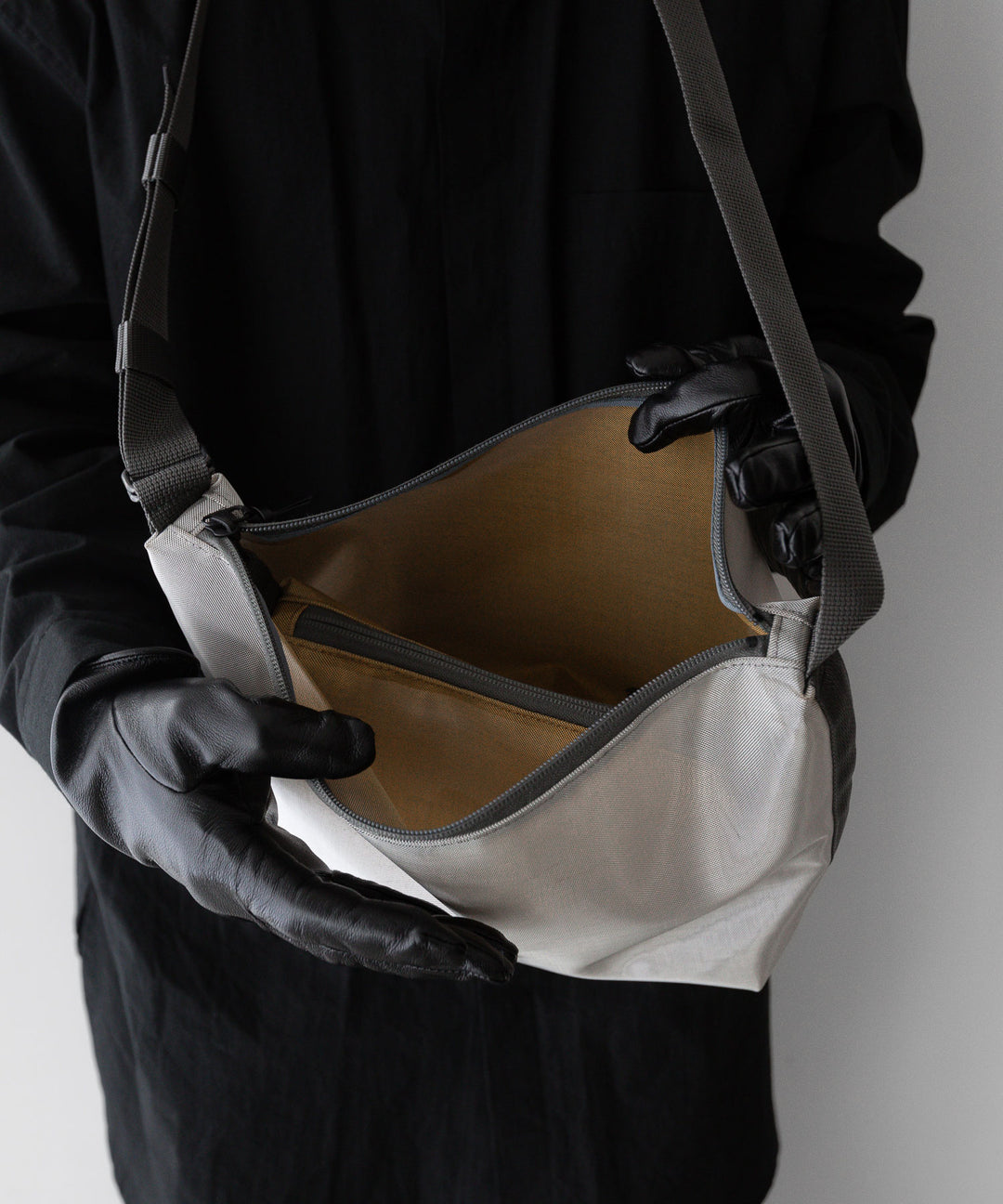 KaILI(カイリ)の24SSコレクションのIREKO POUCH METALLIC S/M SET - SILVER / GOLD sessionセッション福岡セレクトショップ 公式通販サイト