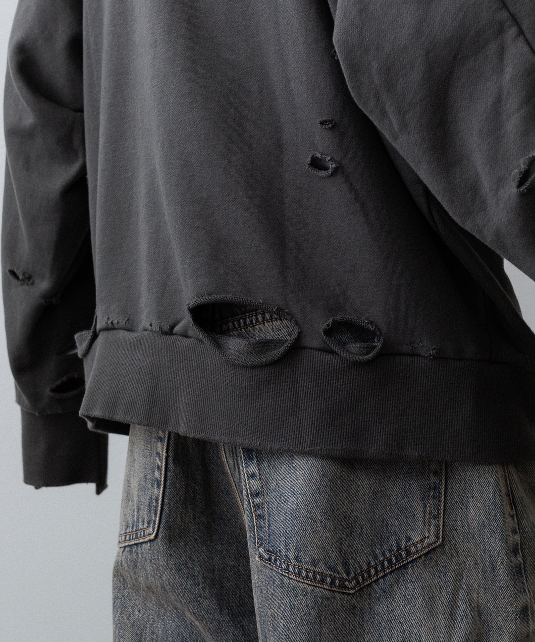【CODA】DARK GREY WASHED DESTROYED SWEATSHIRT - GREY WASH
