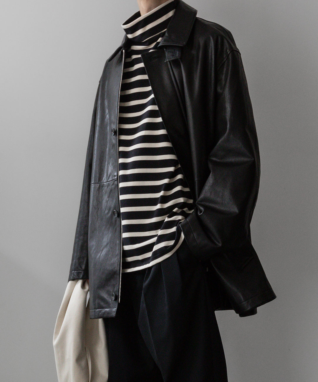 【INTÉRIM】インテリムのHYPER BIG SUVIN GIZA BASQUE HIGH NECK BORDER SHIRT - BLACK × OFF sessionセッション福岡セレクトショップ 公式通販サイト
